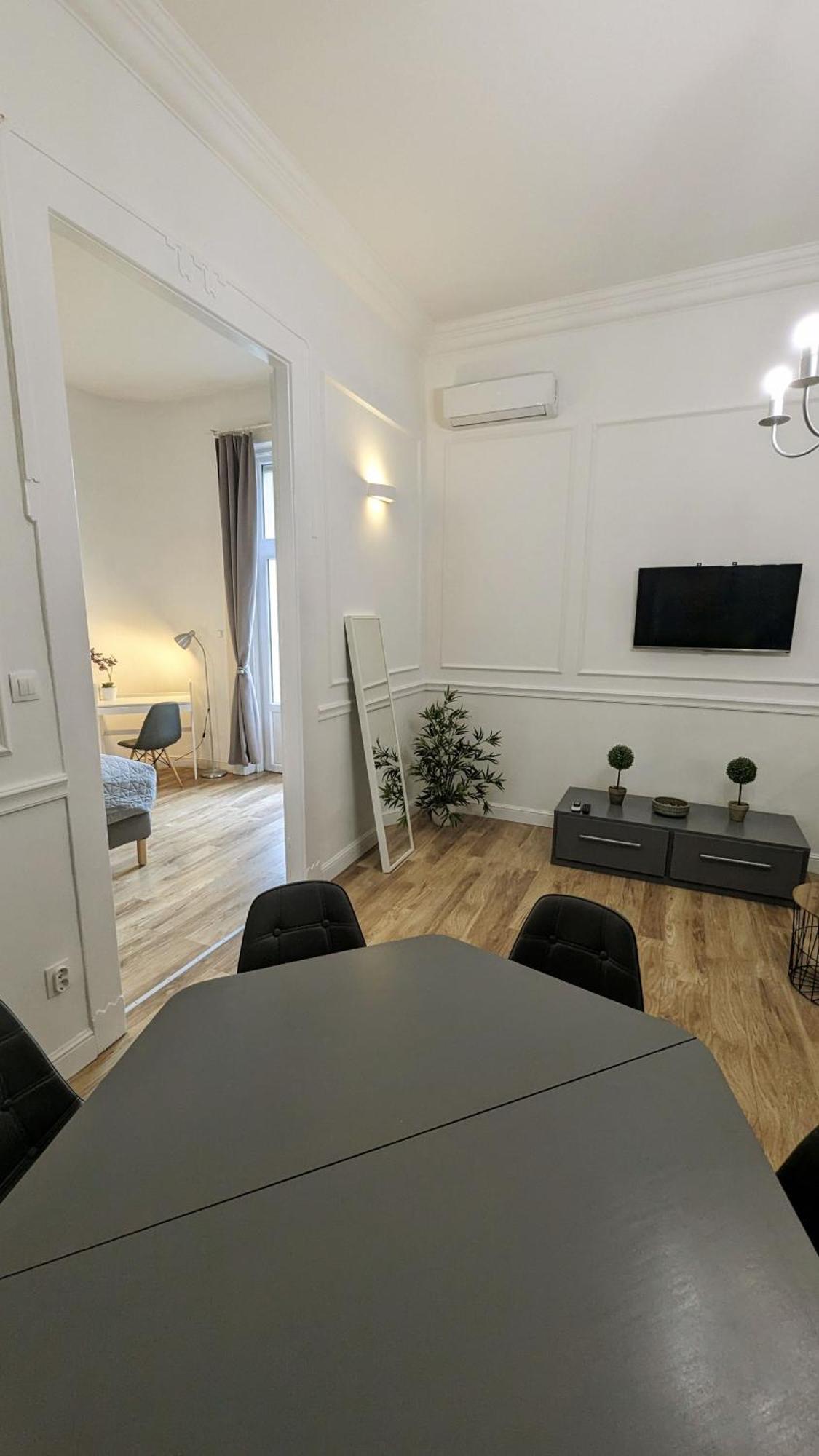 3 Room Apartment In The Beautiful Street ブダペスト エクステリア 写真