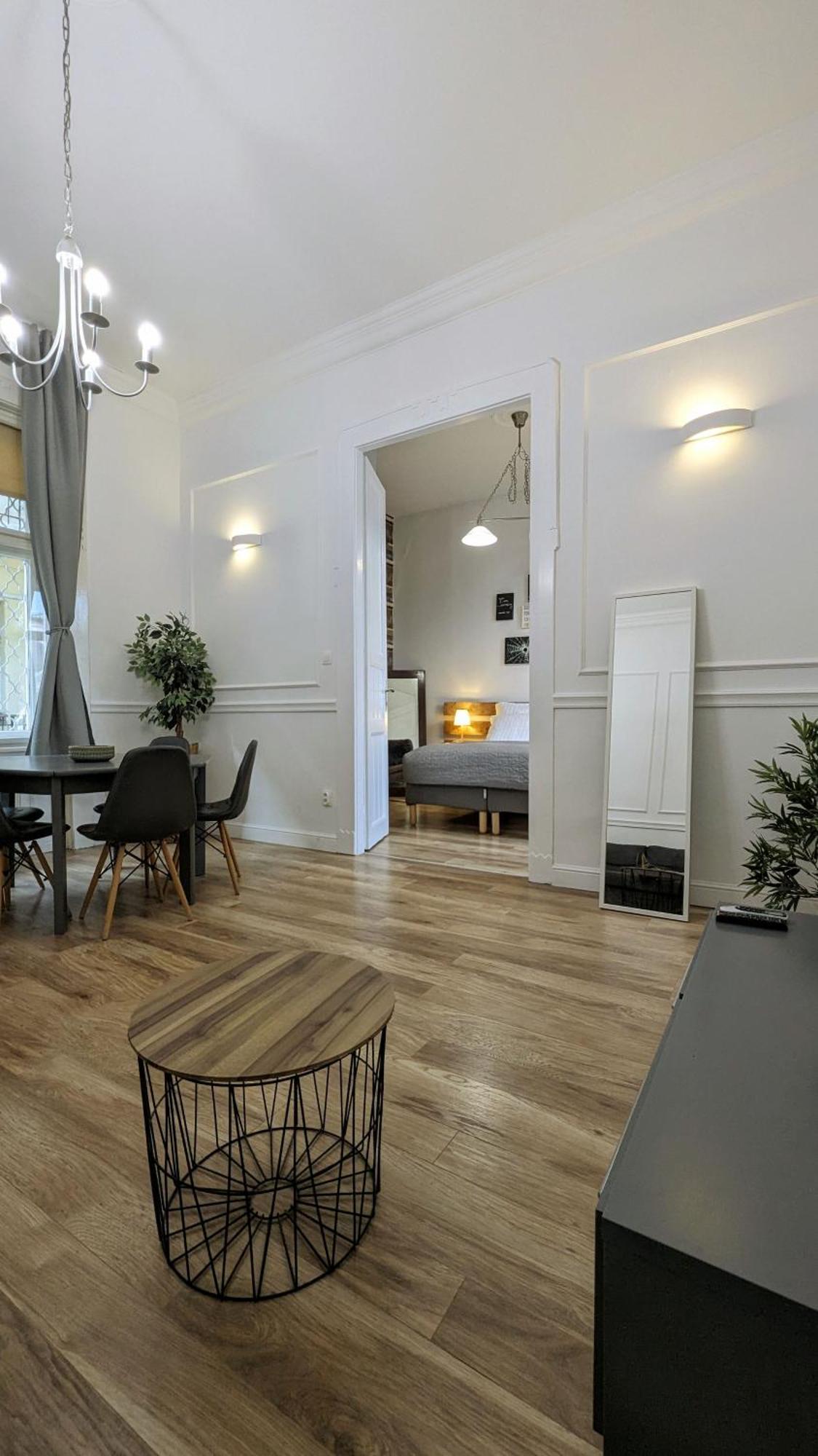 3 Room Apartment In The Beautiful Street ブダペスト エクステリア 写真