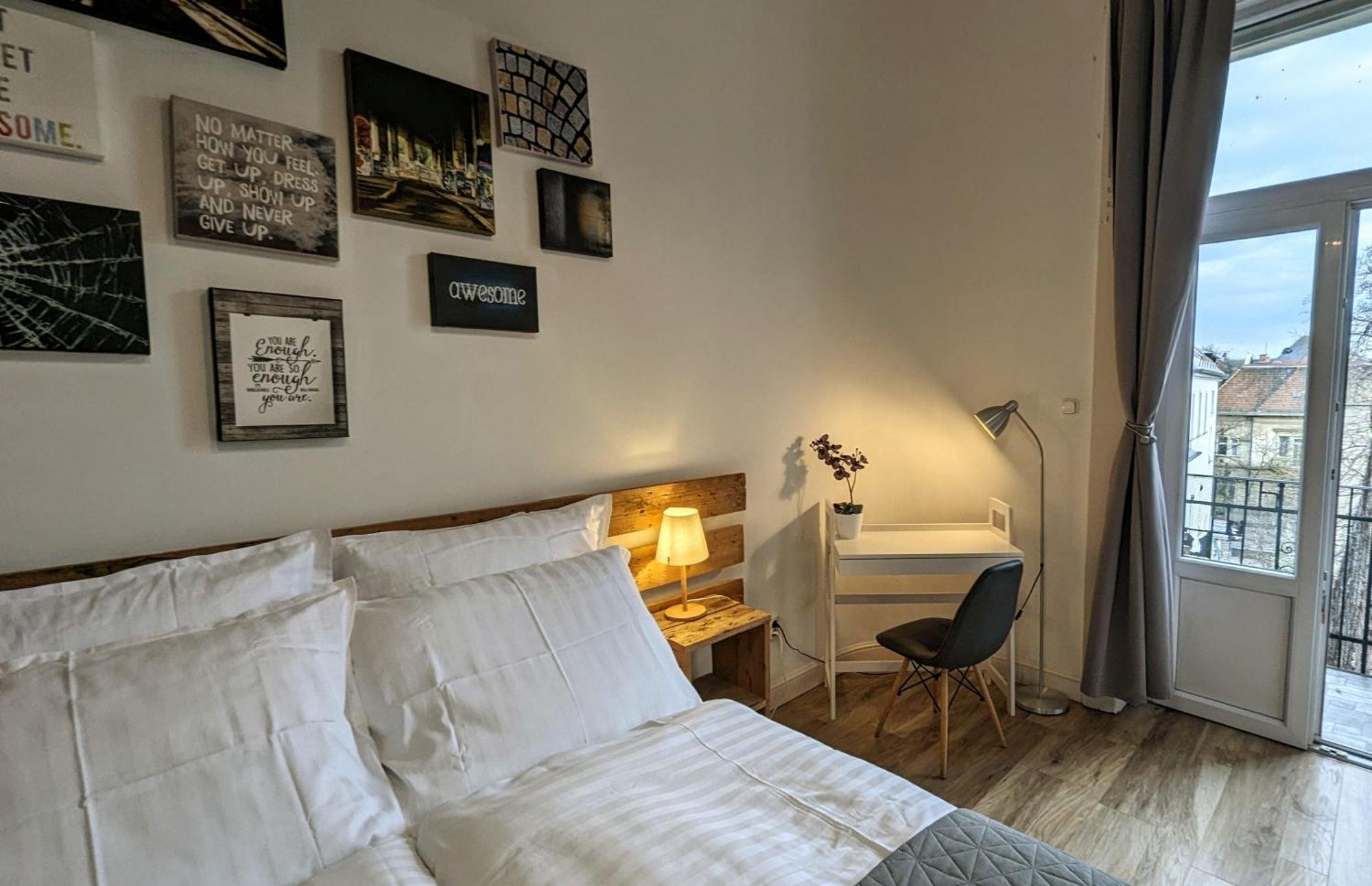 3 Room Apartment In The Beautiful Street ブダペスト エクステリア 写真
