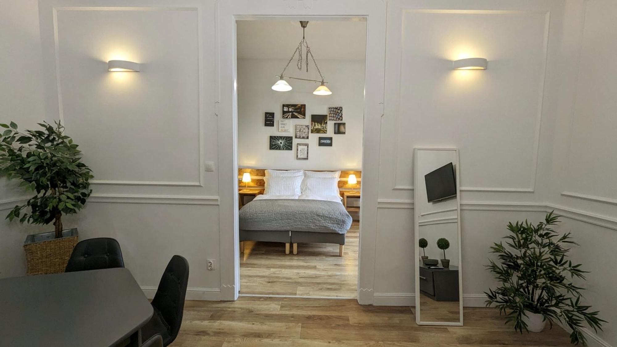 3 Room Apartment In The Beautiful Street ブダペスト エクステリア 写真