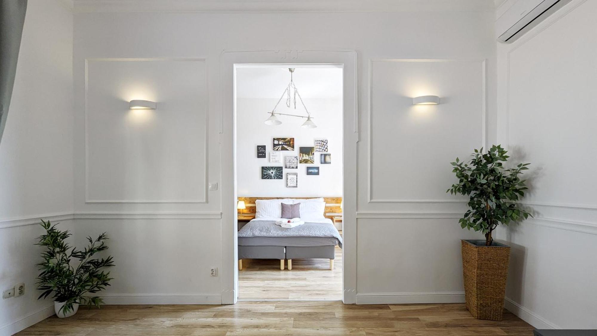 3 Room Apartment In The Beautiful Street ブダペスト エクステリア 写真