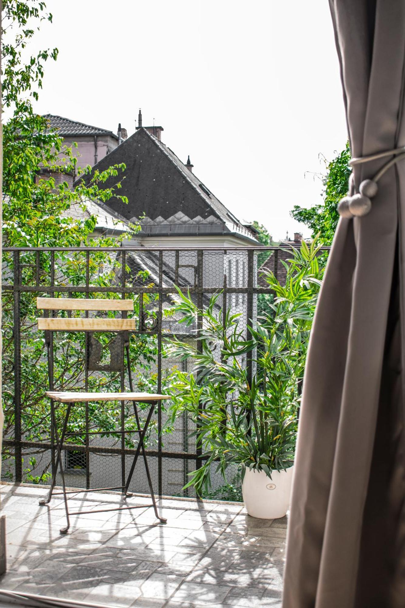 3 Room Apartment In The Beautiful Street ブダペスト エクステリア 写真