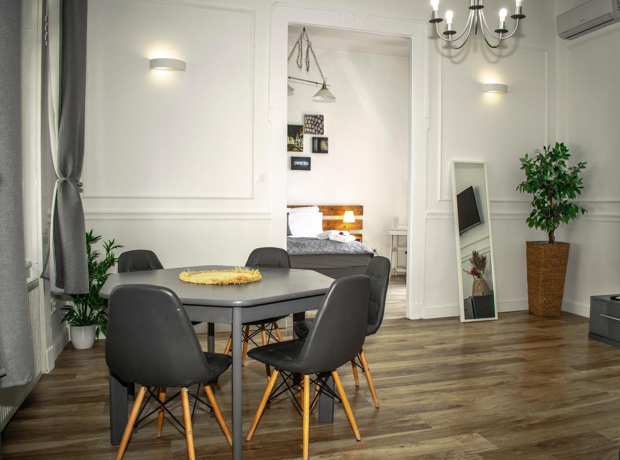 3 Room Apartment In The Beautiful Street ブダペスト エクステリア 写真
