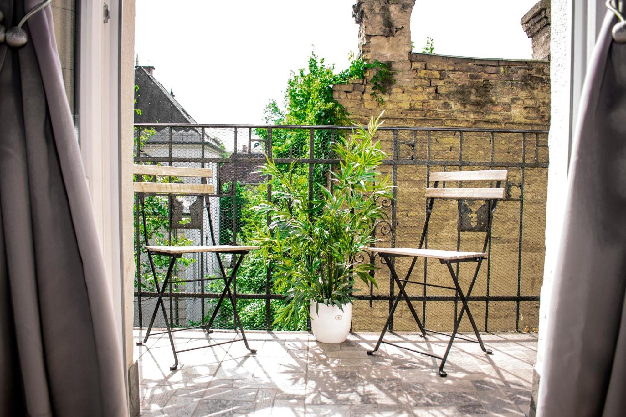 3 Room Apartment In The Beautiful Street ブダペスト エクステリア 写真