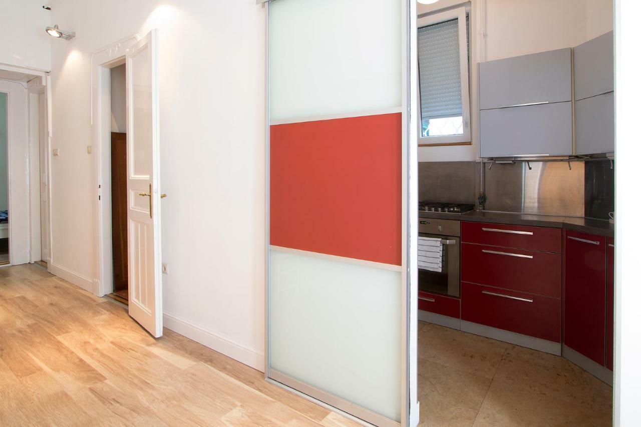 3 Room Apartment In The Beautiful Street ブダペスト エクステリア 写真