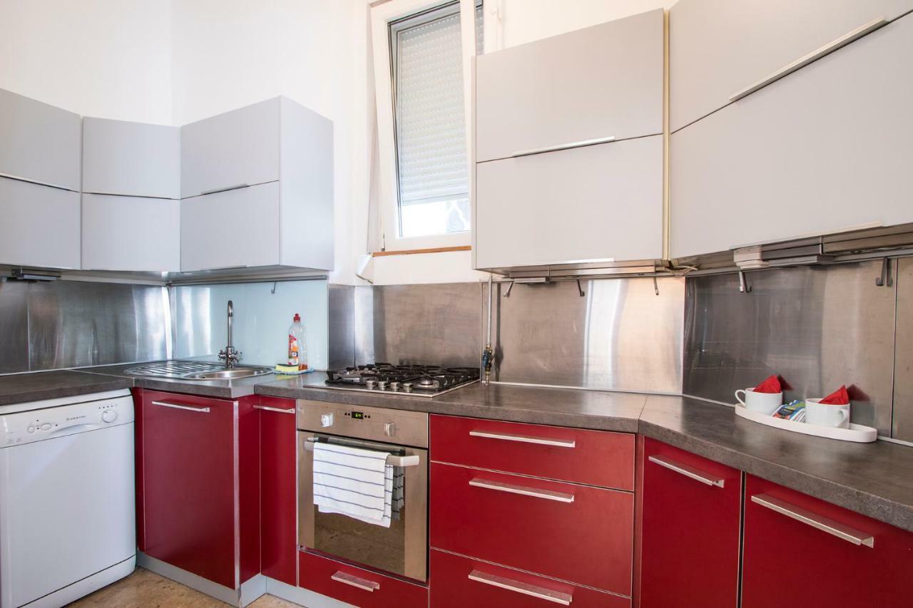 3 Room Apartment In The Beautiful Street ブダペスト エクステリア 写真